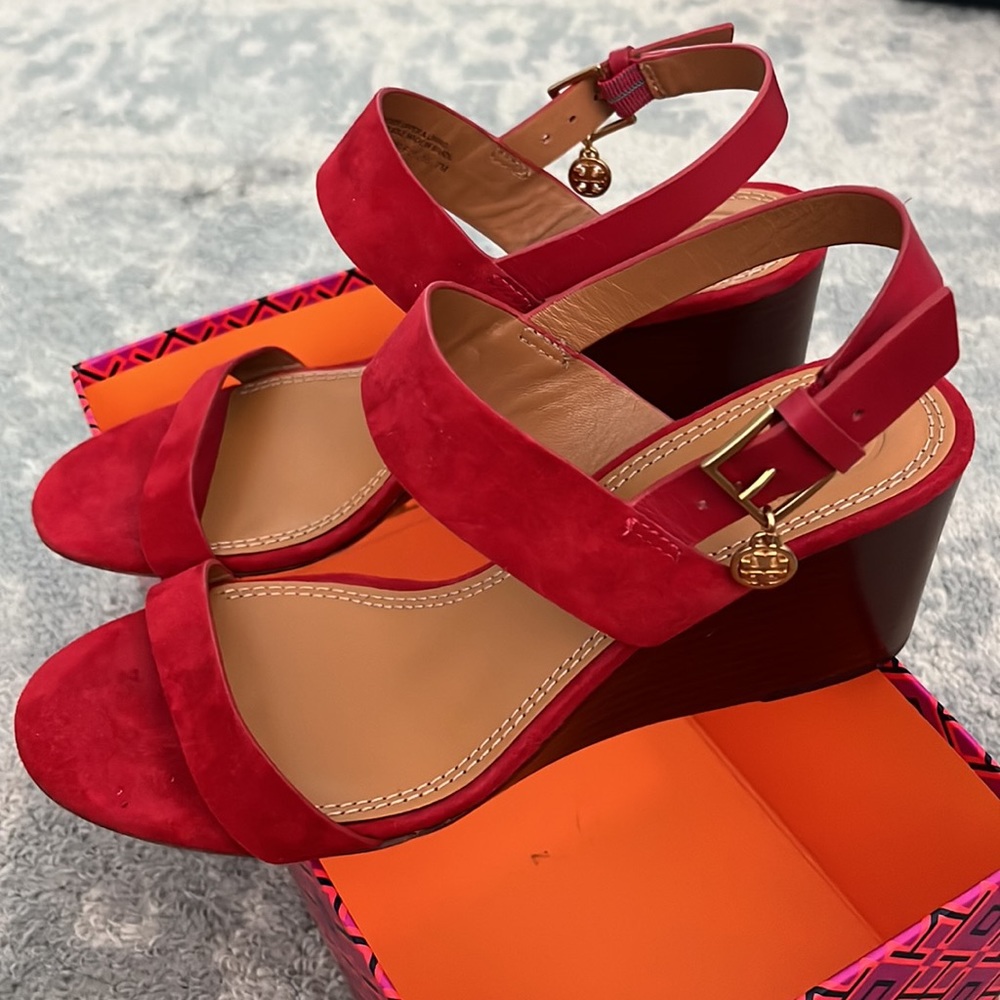 Tory Burch Mini Benton Wedged Sandal, Apple Red  NIB Size 7.0